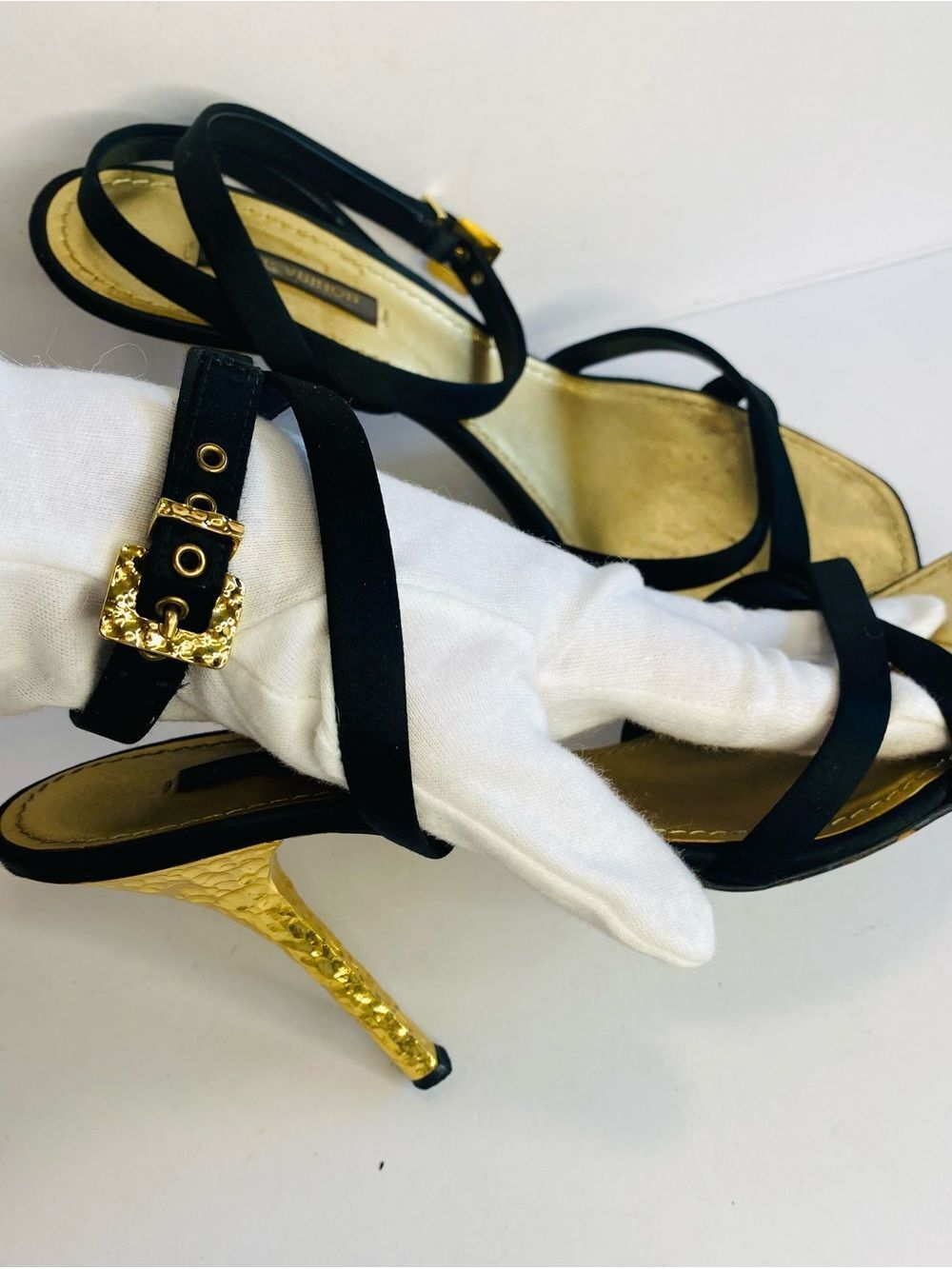 🛍️Louis Vuitton Authentic Black & Gold Textured Heel Strappy Sandal Vintage 2007